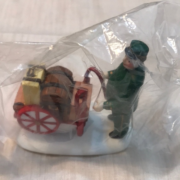 Heritage Village Collection Holiday Travelers NIB - Picture 4 of 6